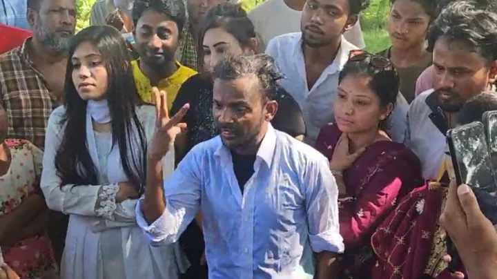 অবশেষে দুধ দিয়ে গোসল করে রিয়া মনিকে তালাক দিলেন হিরো আলম