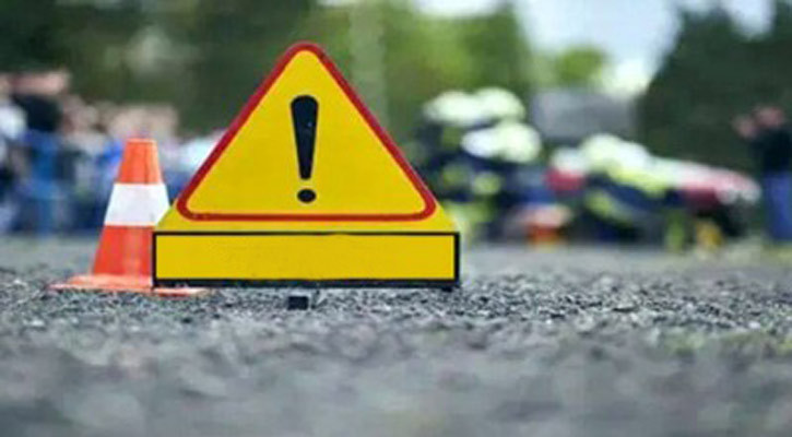 রাস্তায় ফেলা হলো নবজাতক, দ্রুতগতির গাড়িচাপায় নিহত!