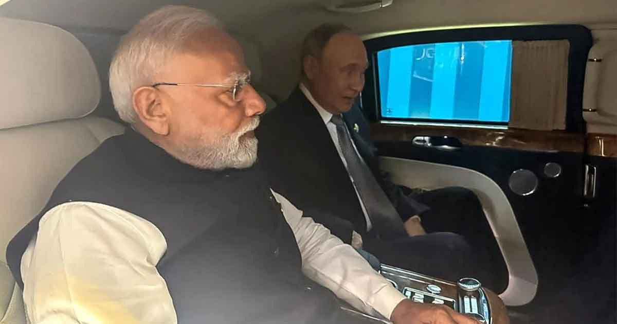 পুতিন পা রাখলেন দিল্লিতে,রাজকীয় অভ্যর্থনায় স্বাগত জানালেন মোদি