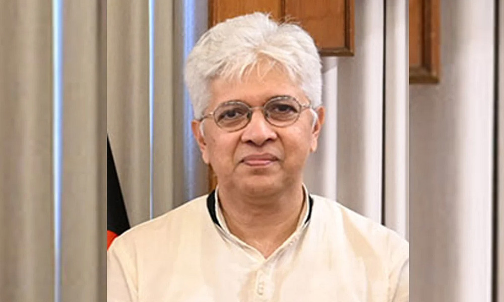 সদ্য বিদায়ী উপদেষ্টাকে বিমানবন্দরে হয়রানির অভিযোগ