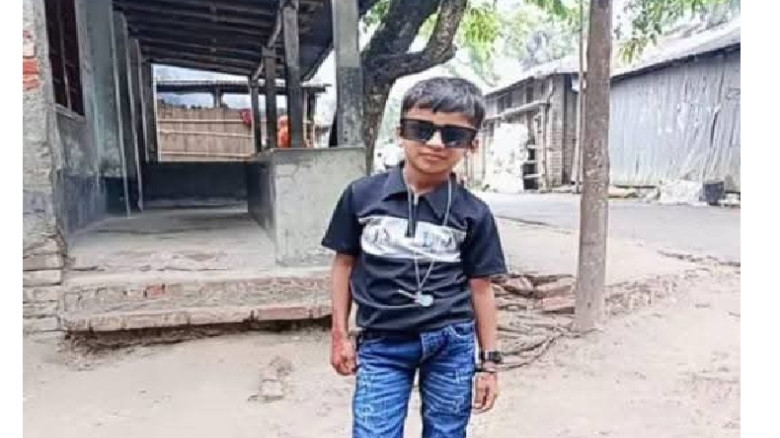 বাবাকে বাঁচাতে গিয়ে প্রাণ গেল ছেলের!