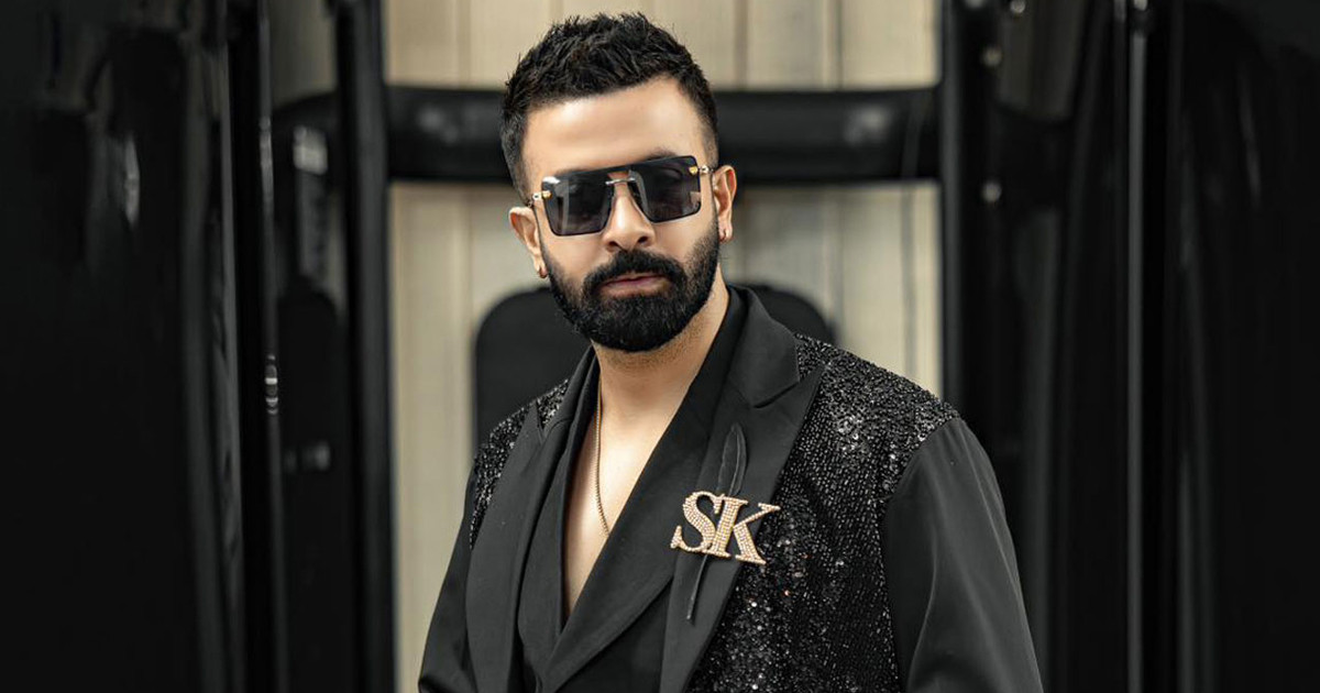 বাড়তি পারিশ্রমিকের দাবিতে কি প্রিন্স-এর শুটিং বন্ধ ছিল শাকিবের?