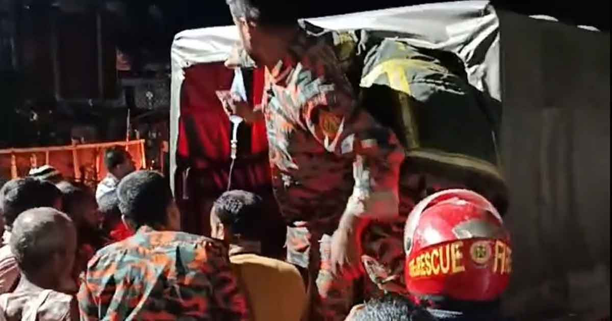 কুড়িগ্রামে কুড়িগ্রামে মধ্যরাতের ট্রাক-মাইক্রোবাস সংঘর্ষে ঝরল তিন প্রাণ, আহত ১৩