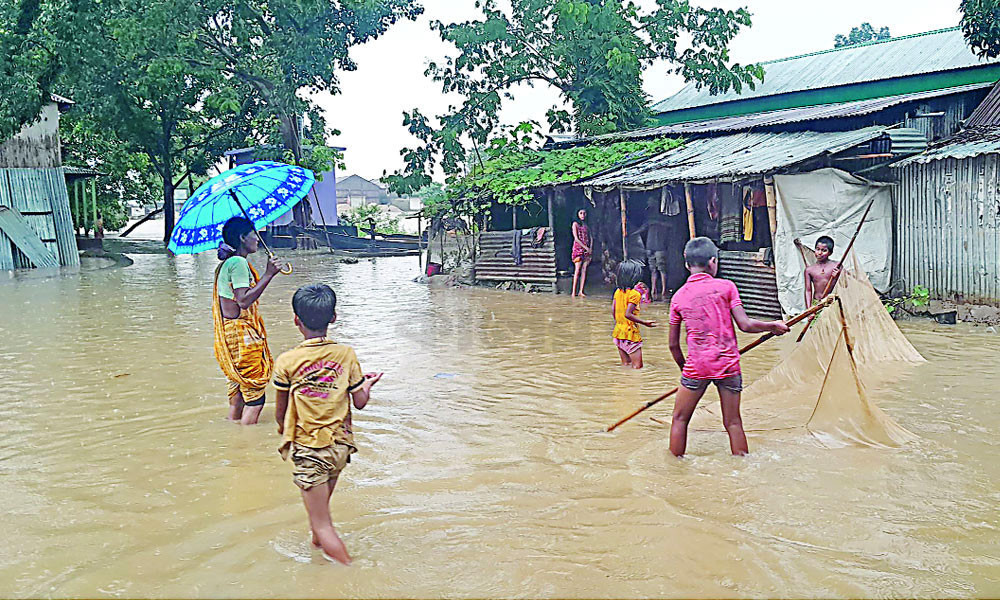 বন্যায় প্লাবিত মৌলভীবাজার ও নেত্রকোনা, ঝুঁকিতে ৩ জেলা