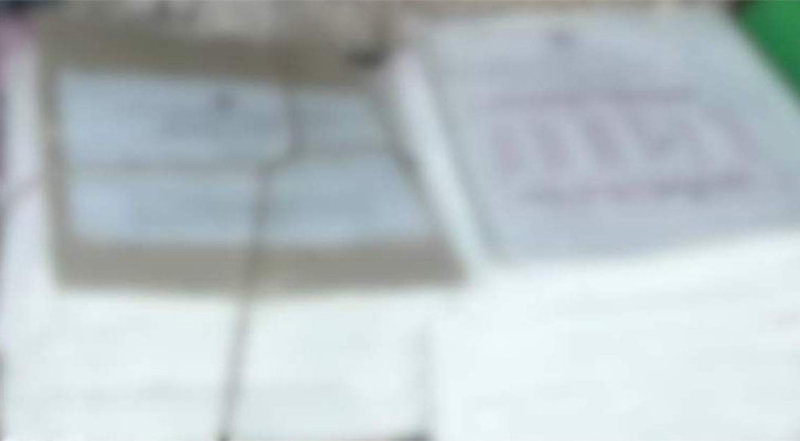 সড়কে মিলল এসএসসি পরীক্ষার ২৬৮ খাতা, উদ্ধার করে জমা