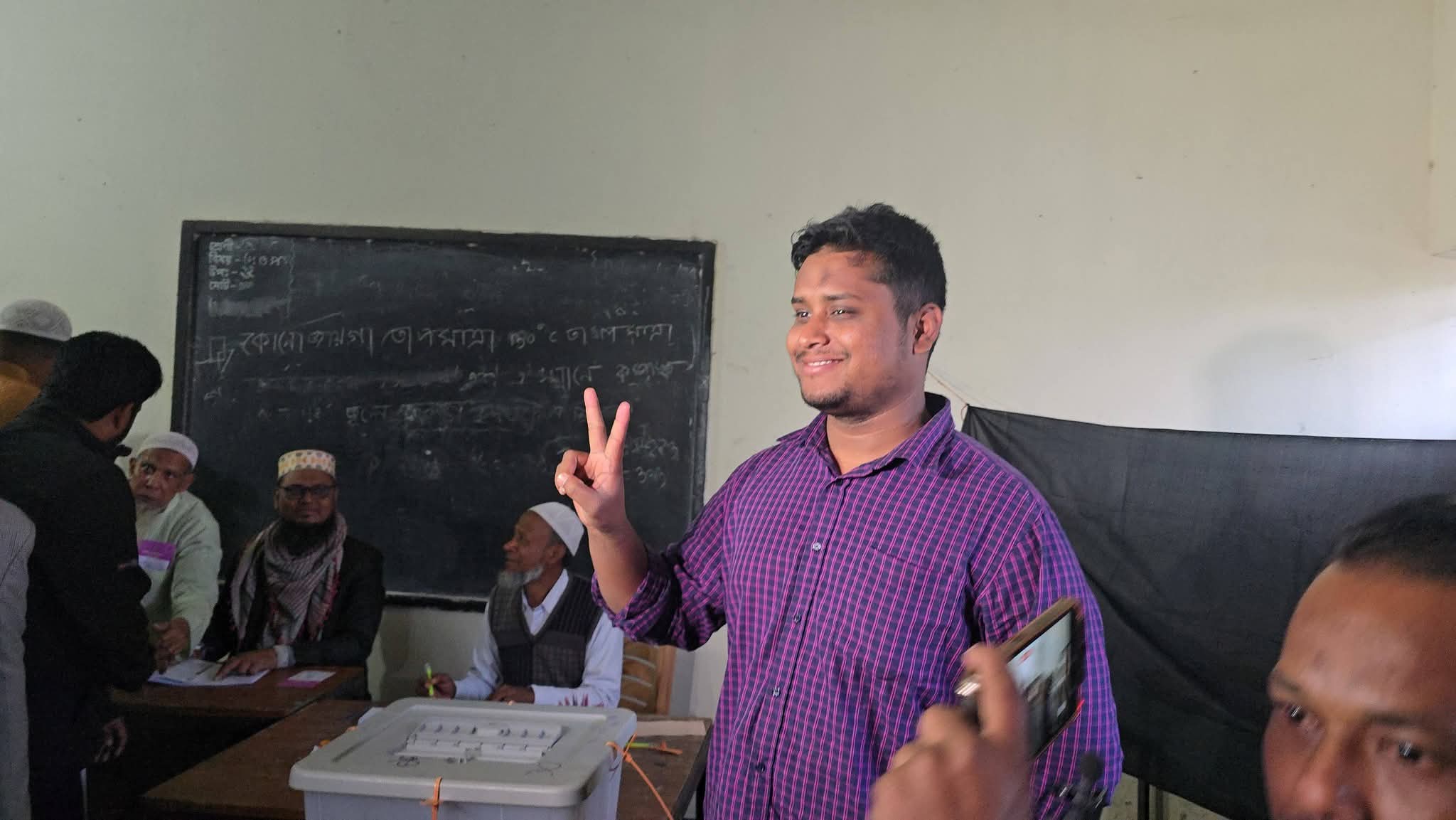 বেসরকারিভাবে জয়ী হয়েছেন হাসনাত আবদুল্লাহ