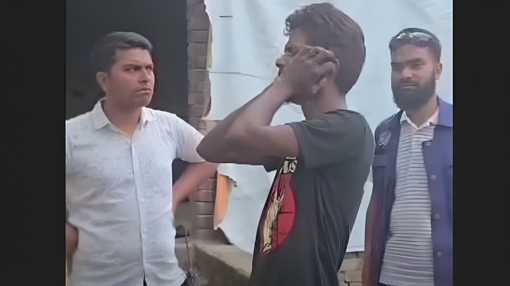 মাদকসেবীকে দিয়ে আজান, পরে মায়ের জিম্মায় দিলো পুলিশ!