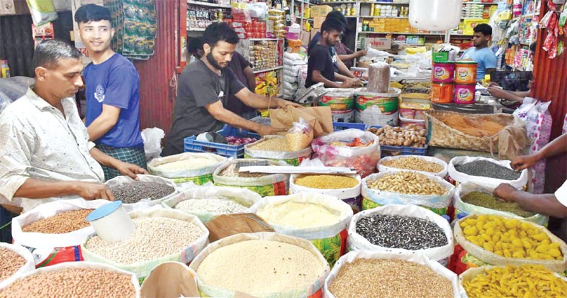 দামের আগুনে রোজার বাজার, সাধ আছে সাধ্য নেই