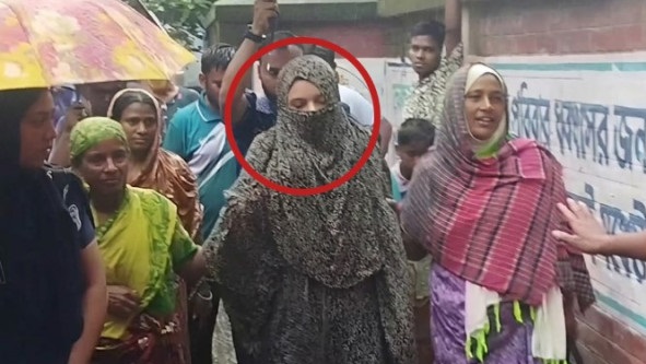 স্বামীর গলা কেটে হত্যা চেষ্টা. আটক স্ত্রী!