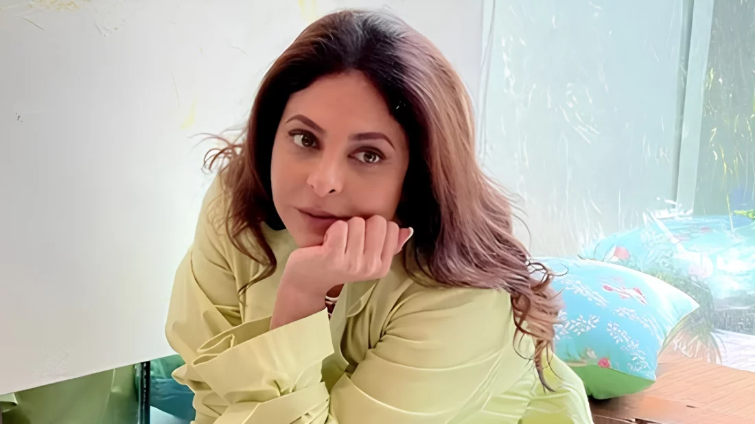 সন্তান নেওয়ার চাপের চেয়ে কুকুর পোষা ভালো: মন্তব্যে আলোচনায় বলিউড অভিনেত্রী শেফালি শাহ