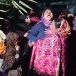 সন্তানদের বাঁচিয়ে আগুনে পুড়লো মা-বাবা!