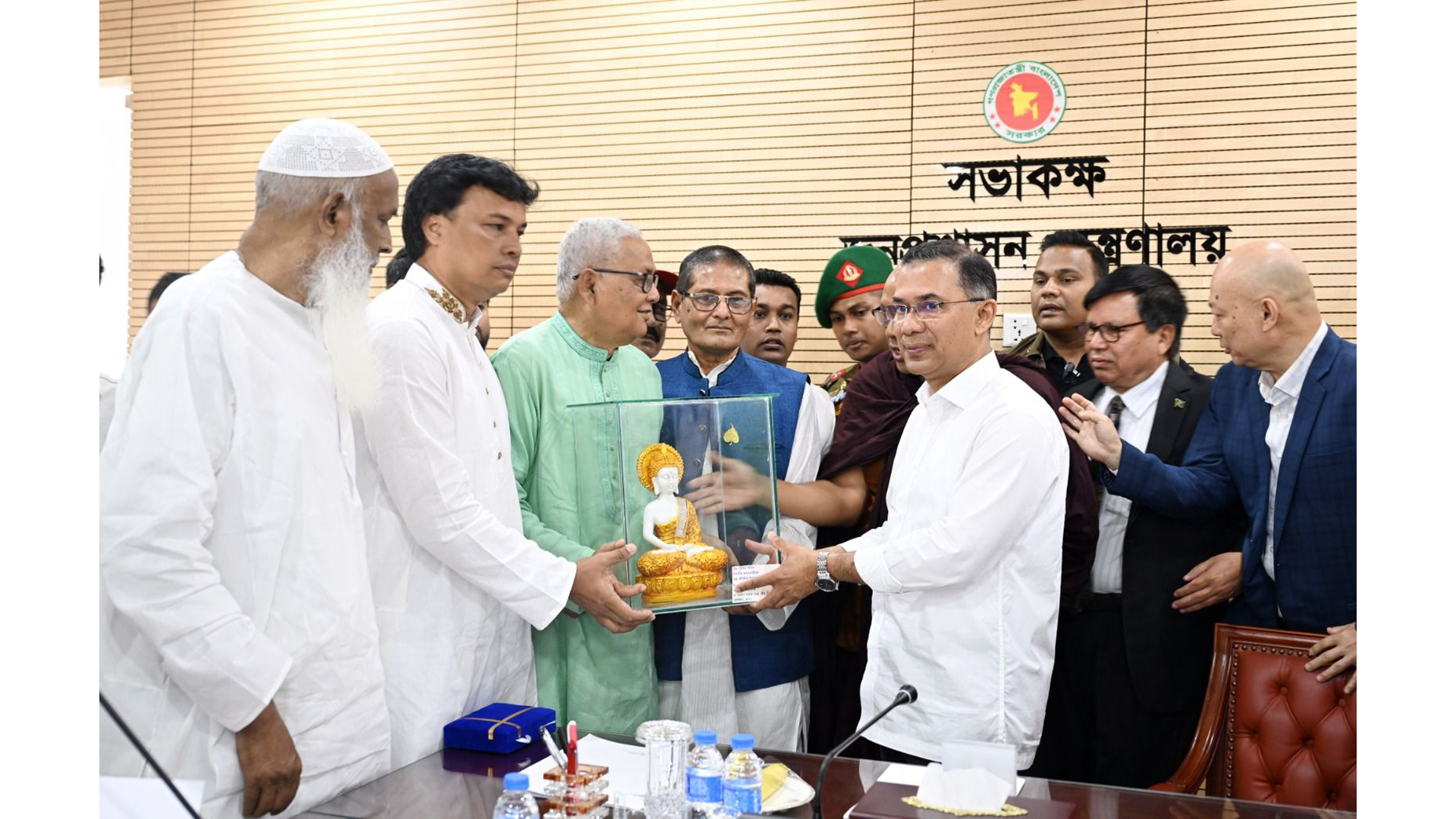 বৌদ্ধ পূর্ণিমায় প্রধানমন্ত্রীর সঙ্গে শুভেচ্ছা বিনিময়