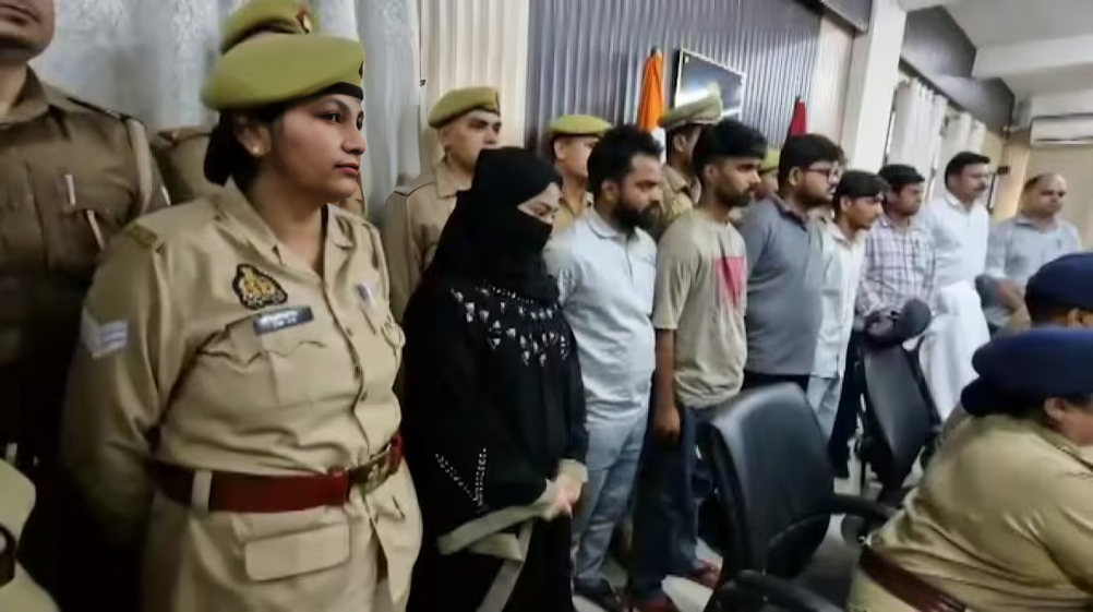 সংসার গড়তে প্রেমিককে দিয়ে নিজ বাড়িতে ডাকাতি করালেন তরুণী!
