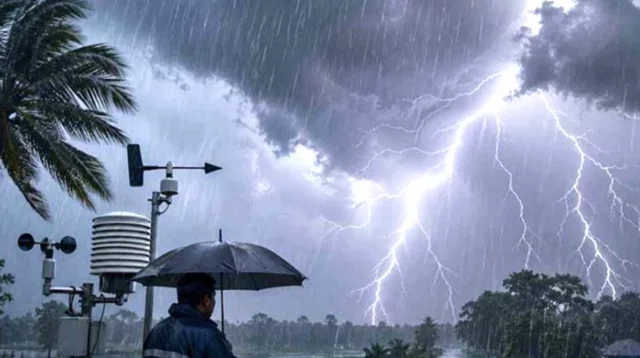 দুপুরের আগেই ঝড়-বৃষ্টির শঙ্কা, ৮ অঞ্চলের নদীবন্দরে সতর্ক সংকেত