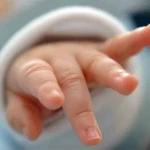 শিশুকে মুখ চেপে হত্যা, অভিযুক্ত সৎ বাবা আটক