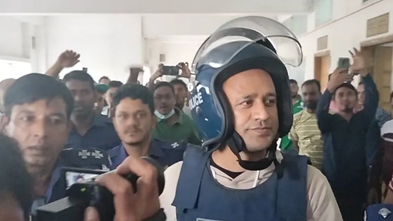 ‘ভালো থাকুক বাংলাদেশ’—আদালতে ব্যারিস্টার সুমনের মন্তব্য
