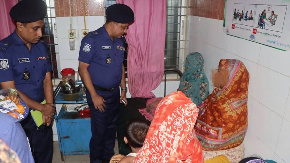 জামরুল দেওয়ার লোভ দেখিয়ে মাদ্রাসাছাত্রীকে ধর্ষণ!