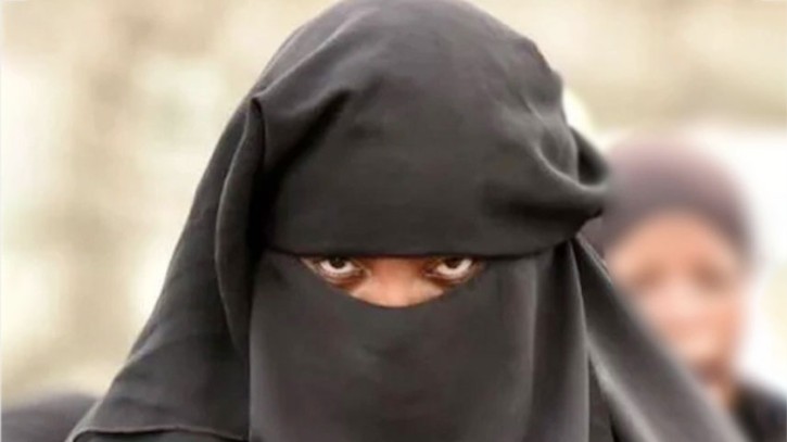 বোরকা পরে তেল নিতে পাম্পে যুবক, জনতার সন্দেহে ধরা—ভিডিও ভাইরাল