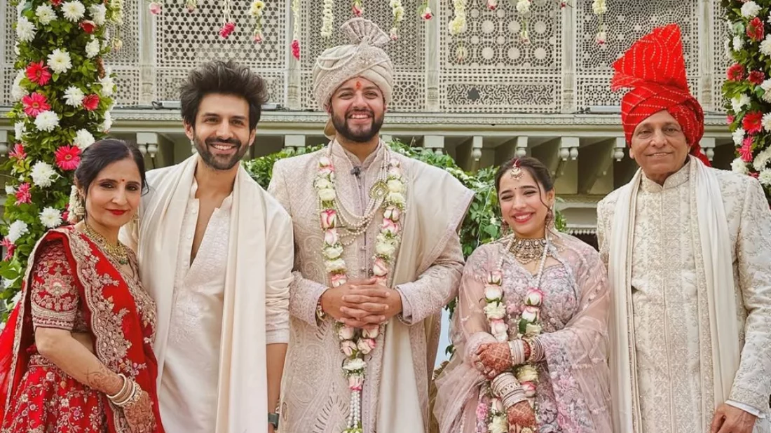 বোনের বিয়েতে পারিশ্রমিক ছাড়াই নেচেছেন কার্তিক