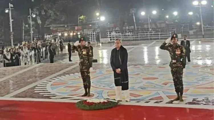 একুশের প্রথম প্রহরে ভাষা শহীদদের প্রতি রাষ্ট্রপতির শ্রদ্ধা নিবেদন