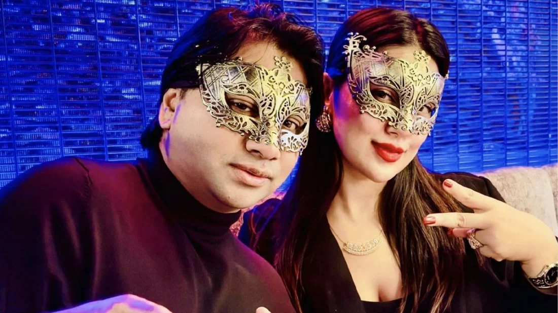 লন্ডনে কার সঙ্গে হ্যালোইন উদযাপন করলেন অপু বিশ্বাস?