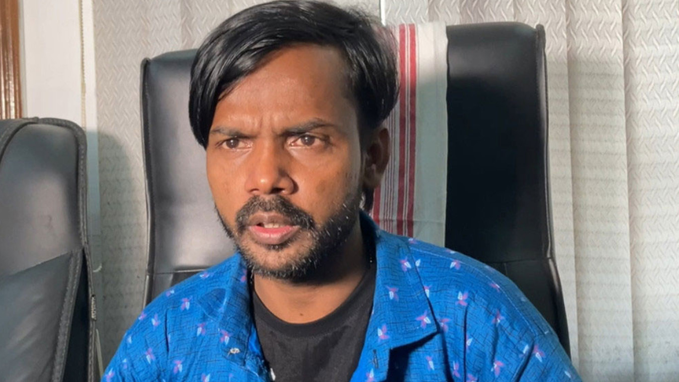 আমাকে মেরে রিয়া মনিকে বিয়ে করতে চায় ম্যাক্স অভি: হিরো আলম