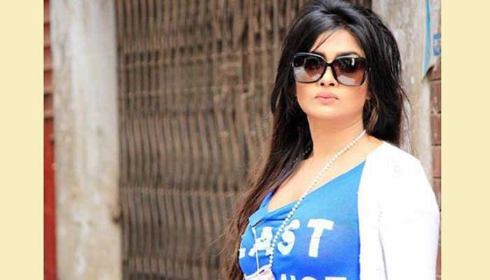 নায়িকা হতে পালিয়ে ঢাকায়, প্রথম ছবিতেই বাজিমাত!