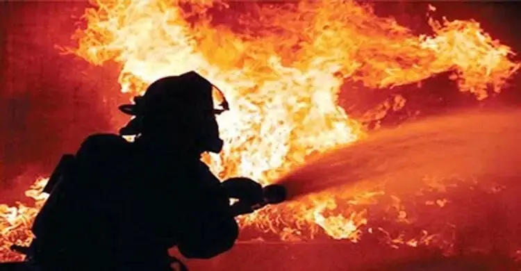 রাজারবাগের এজিবি কলোনিতে আগুন!