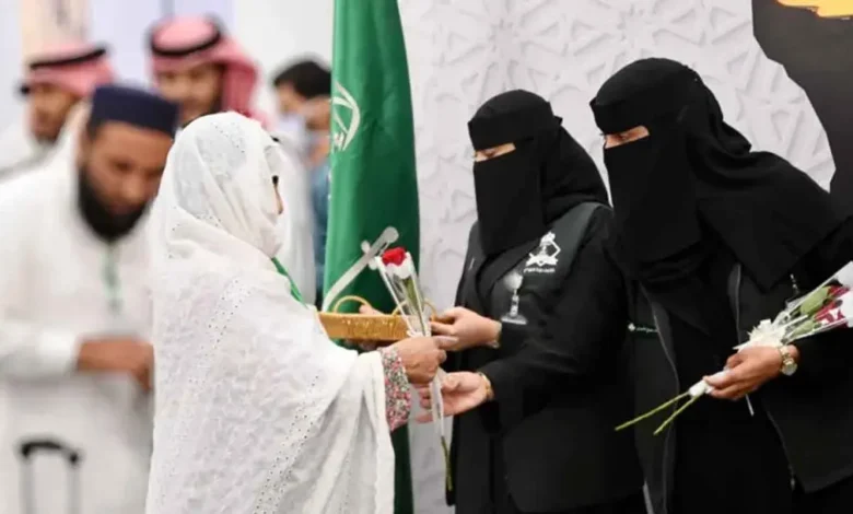 মদিনায় ফুল-খেজুরে বরণ করা হলো হজযাত্রীদের প্রথম কাফেলা