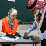 যুদ্ধের ধ্বংসস্তূপে গণতন্ত্রের স্পন্দন: গাজা–পশ্চিম তীরে ভোট দিলেন ফিলিস্তিনিরা