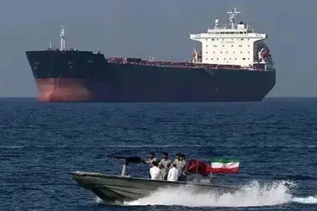 একদিন পরই ফের হরমুজ প্রণালি বন্ধ করল ইরান