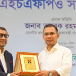 স্বাস্থ্যমন্ত্রীকে প্রধানমন্ত্রী— মন্ত্রী সাহেব, একটু প্রশংসা কম কইরেন