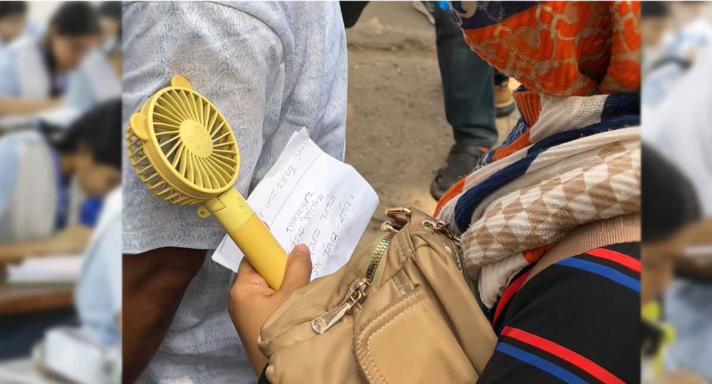 এসএসসি পরীক্ষা কেন্দ্রে সন্তান, বাইরে তসবি হাতে মায়ের দোয়া