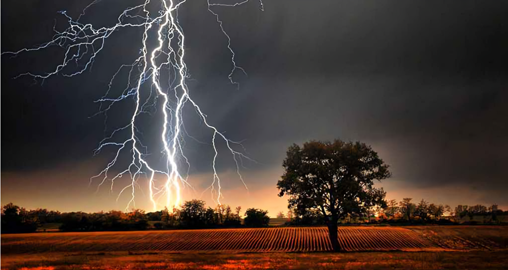 গাইবান্ধায় বজ্রপাতে একসঙ্গে প্রাণ গেল ৩ জনের