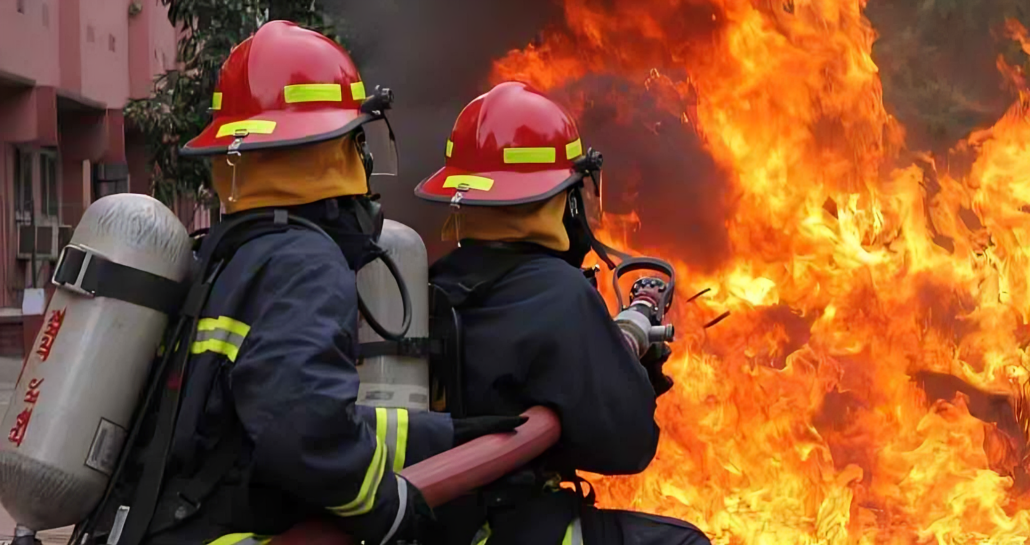 চট্টগ্রামের পাহাড়তলীতে বস্তিতে ভয়াবহ আগুন