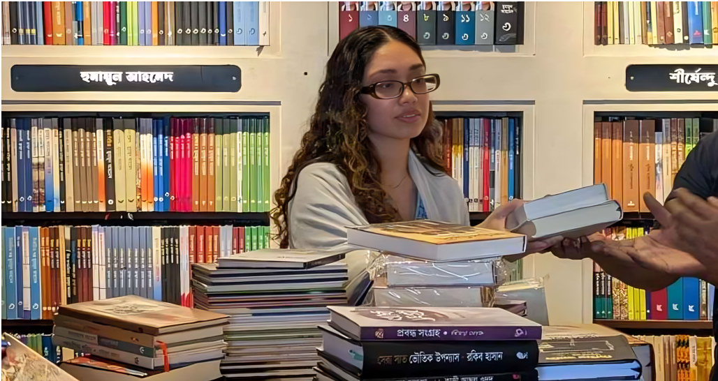 বাতিঘরে জাইমা রহমান, সংগ্রহ করলেন পছন্দের বইগুলো