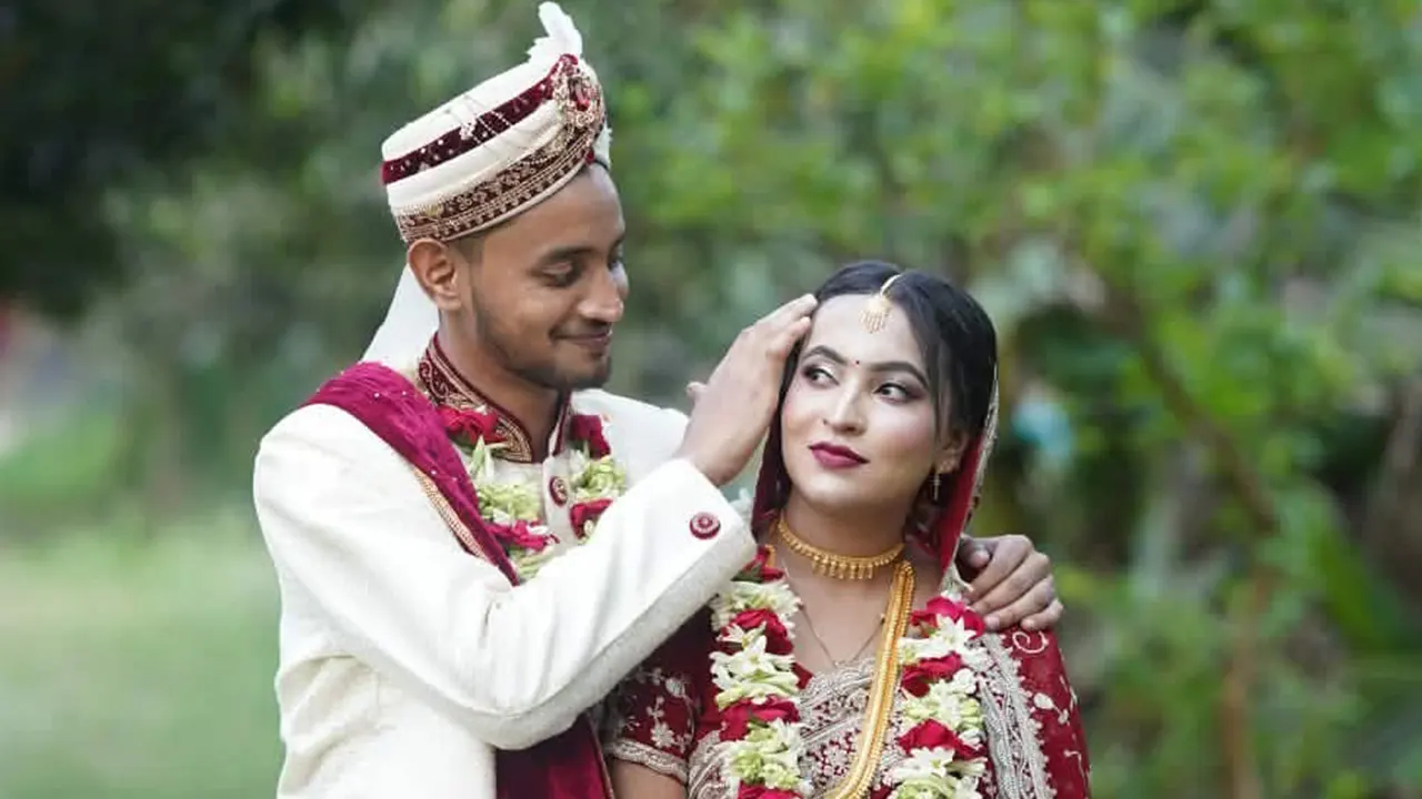ভোট চাইতে গিয়ে প্রেম, বিয়ে করলেন দুই শিক্ষার্থী!