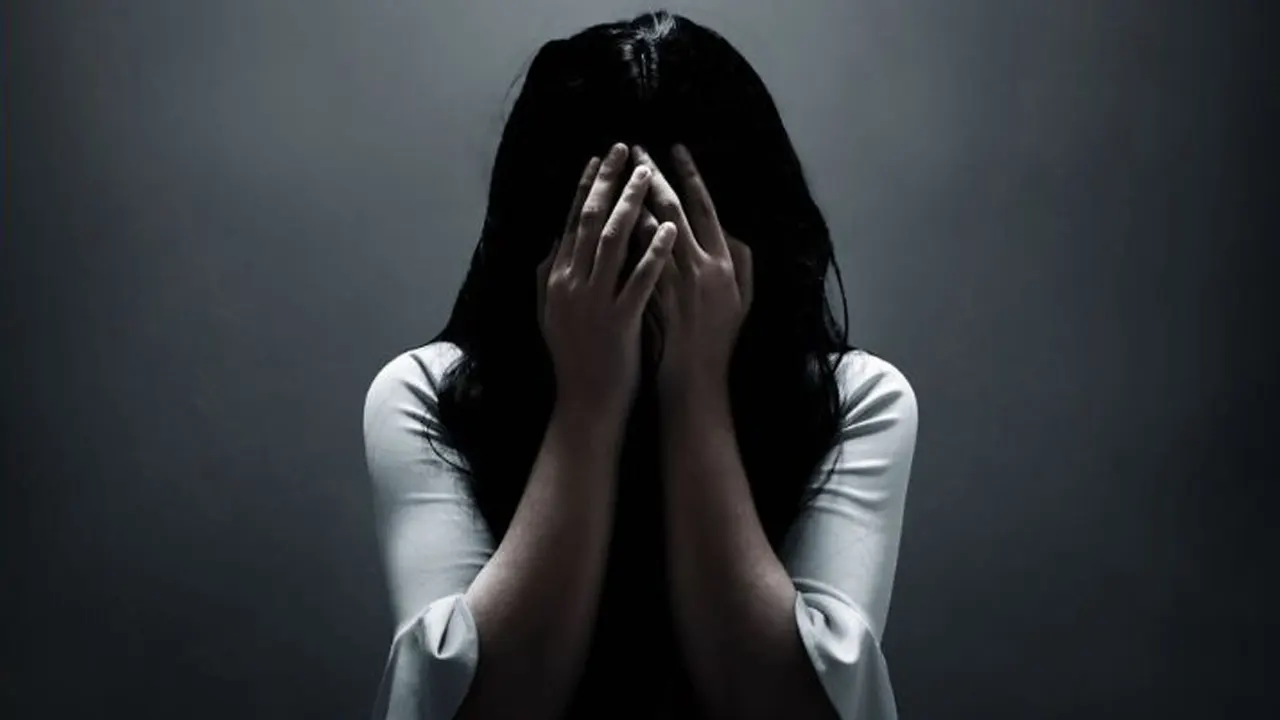 স্বামীকে বেঁধে রেখে স্ত্রীকে ধর্ষণের অভিযোগ!