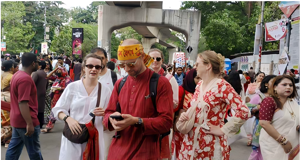 নববর্ষের বর্ণিল শোভাযাত্রায় মুগ্ধ বিদেশিরা, বিশ্বমঞ্চে বাঙালির ঐতিহ্যের জয়গান