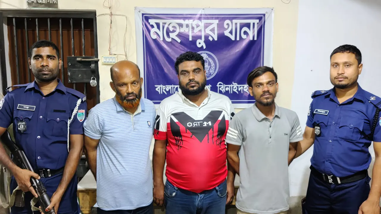 ভাতিজার সহযোগিতায় চাচির ৬ লাখ টাকা ছিনতাই!