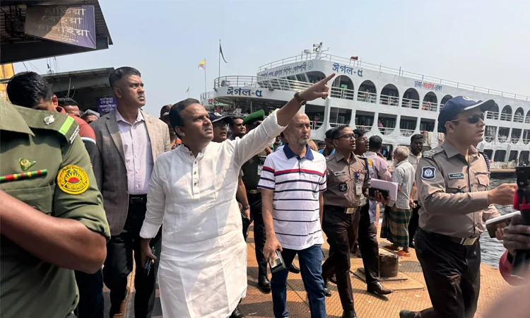 নৌকা থেকে লঞ্চে যাত্রী ওঠা বন্ধে কঠোর সিদ্ধান্ত