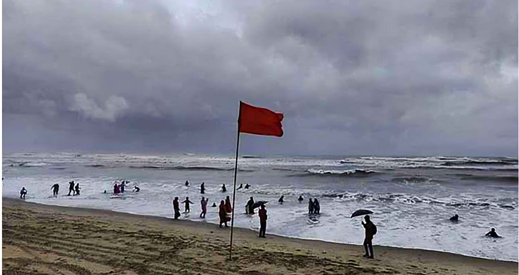 সমুদ্রে উত্তাল পরিস্থিতি, দেশের ৪ বন্দরে ৩ নম্বর সতর্ক সংকেত