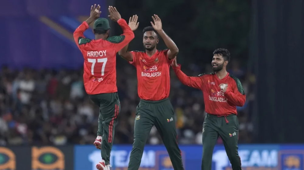 ১০৩ রানের লক্ষ্য তাড়ায় চাপে নিউজিল্যান্ড, ৩ উইকেট নিলেন শরীফুল
