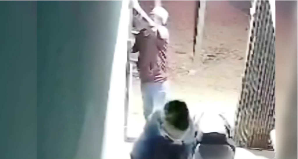 আলো জ্বালাতে গিয়ে বেল বাজাল চোর, মুহূর্তেই ভেস্তে গেল চুরির পরিকল্পনা