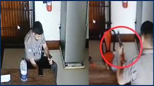 খুলনায় ডিউটিরত পুলিশ সদস্যের রহস্যজনক মৃত্যু, নিজ অস্ত্রের গুলিতে প্রাণহানি