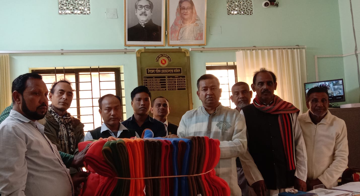ঝিনাইগাতী উপজেলা চেয়ারম্যানের উদ্যোগে কম্বল বিতরণ