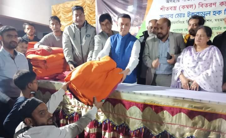 ময়মনসিংহ নগরীতে মেয়র টিটুর কম্বল বিতরণ