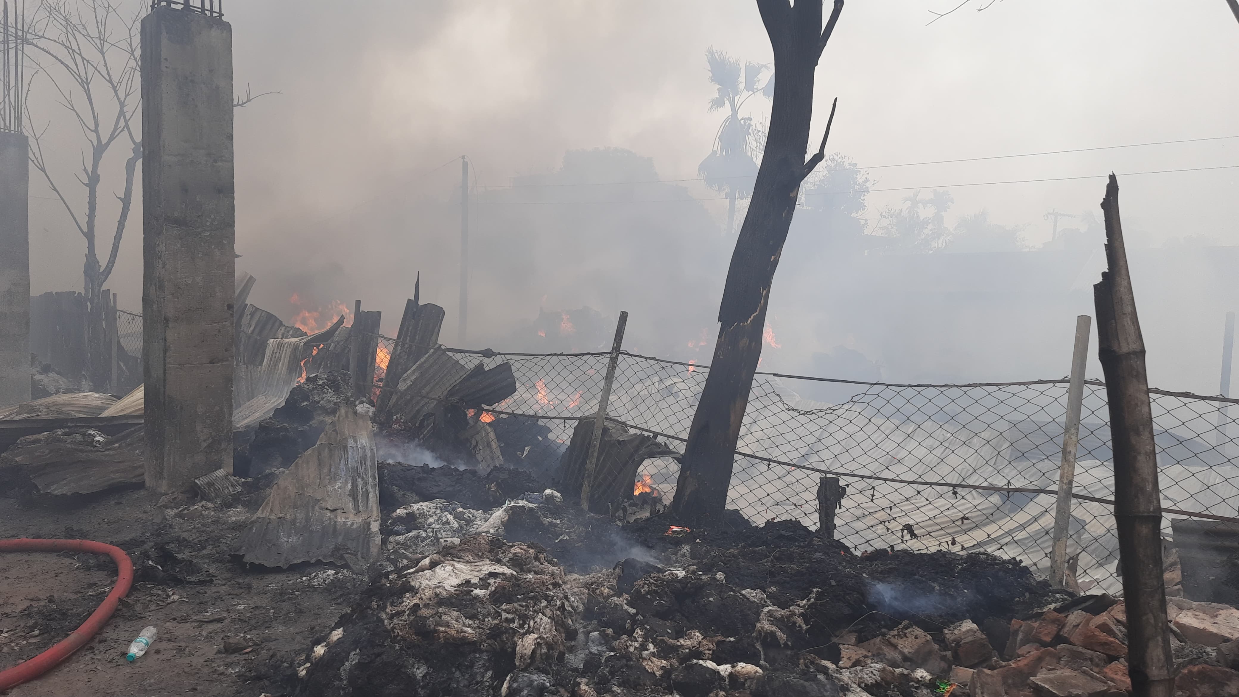 গাজীপুরে ঝুটের গোডাউনে ভয়াবহ অগ্নিকাণ্ড, ব্যাপক ক্ষয়ক্ষতি