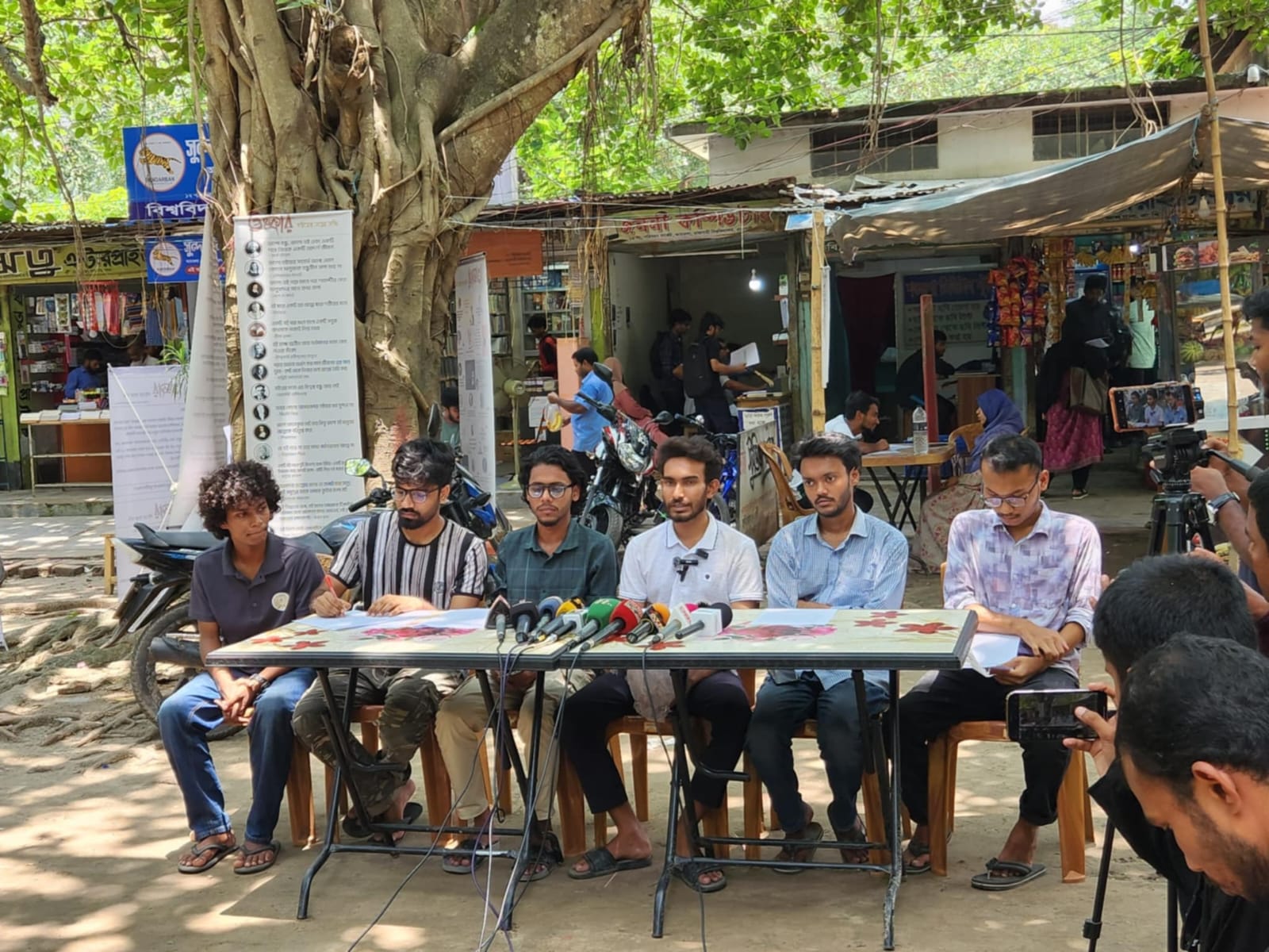 রাবিতে গণতান্ত্রিক ছাত্রজোটের কর্মসূচিতে হামলার প্রতিবাদে সংবাদ সম্মেলন