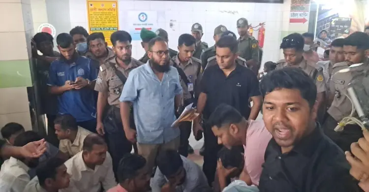 ঢাকা মেডিকেলে যৌথ অভিযান, ৬০ জন আটক!
